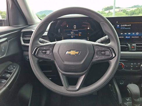 Used 2025 Chevrolet TrailBlazer LT AWD/4WD image 19