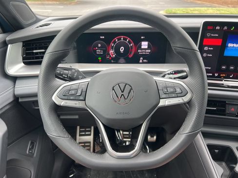 New 2026 Volkswagen Tiguan SE R-Line FWD image 15