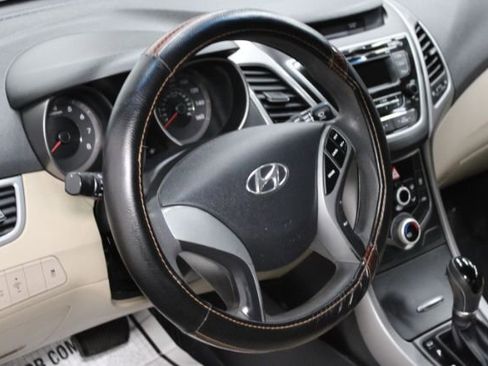 Used 2016 Hyundai Elantra SE image 11