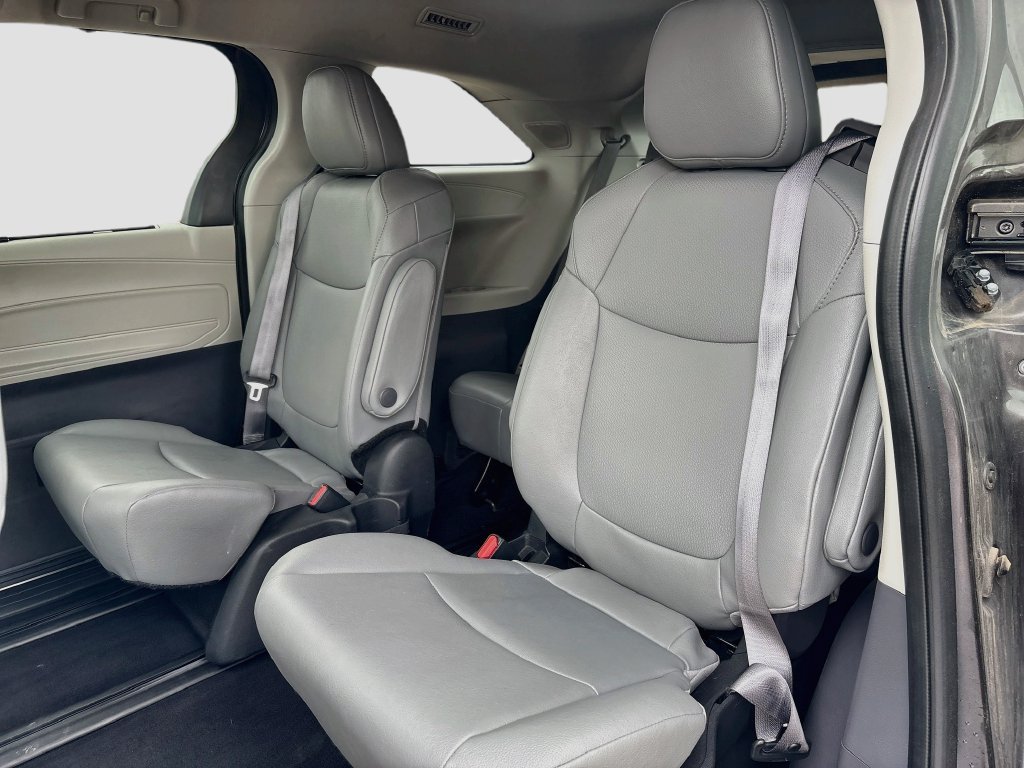 Used 2023 Toyota Sienna XLE w/ XLE Plus Package AWD/4WD image 25