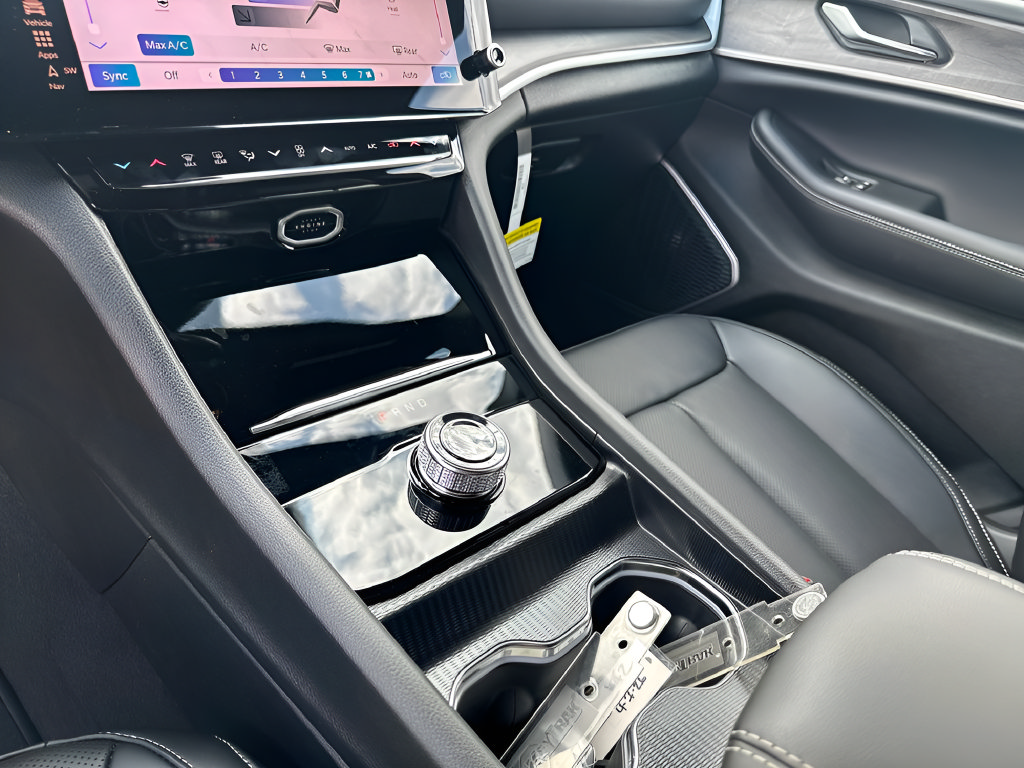 New 2026 Jeep Grand Cherokee Limited w/ Luxury Tech Group II RWD image 40