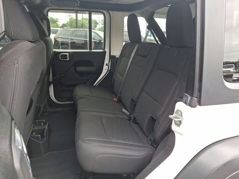 Used 2018 Jeep Wrangler Unlimited Sport AWD/4WD image 19