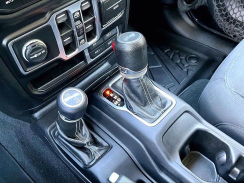 Certified 2022 Jeep Wrangler Unlimited Sahara w/ Cold Weather Group AWD/4WD image 30