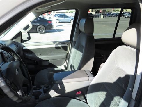 Used 2003 Ford Explorer XLT image 11