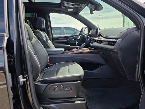 Used 2023 Cadillac Escalade Premium Luxury image 10