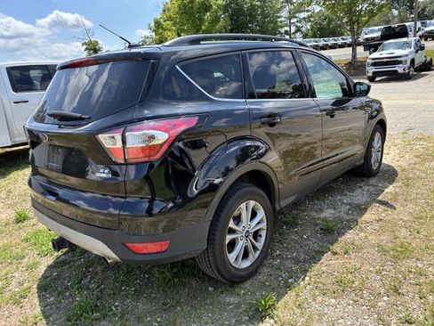 Used 2017 Ford Escape SE w/ Equipment Group 201A AWD/4WD image 8