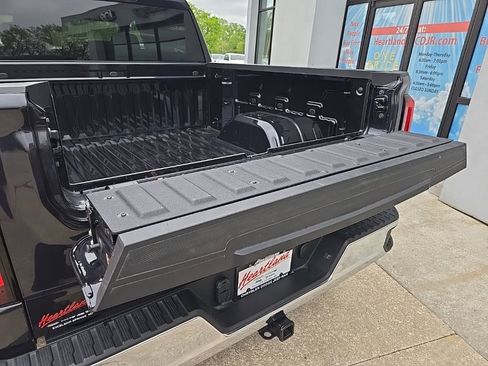 Used 2025 GMC Sierra 1500 SLT AWD/4WD image 29