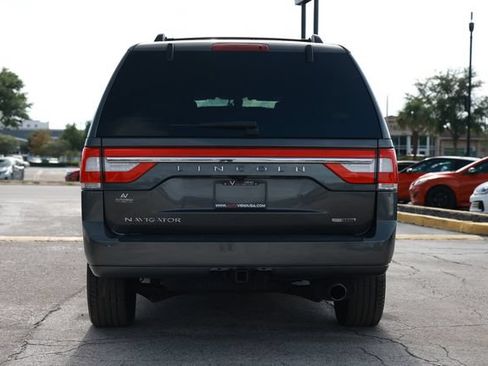 Used 2016 Lincoln Navigator Select RWD image 10