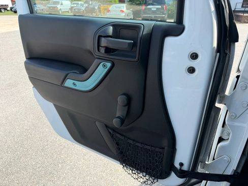 Used 2018 Jeep Wrangler Unlimited Sport w/ Connectivity Group AWD/4WD image 20