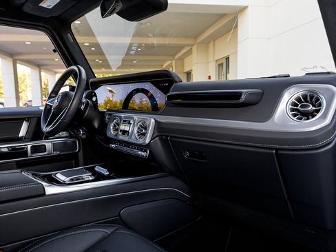 Used 2025 Mercedes-Benz G 550 image 33