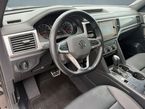 Used 2021 Volkswagen Atlas Cross Sport SE FWD image 4