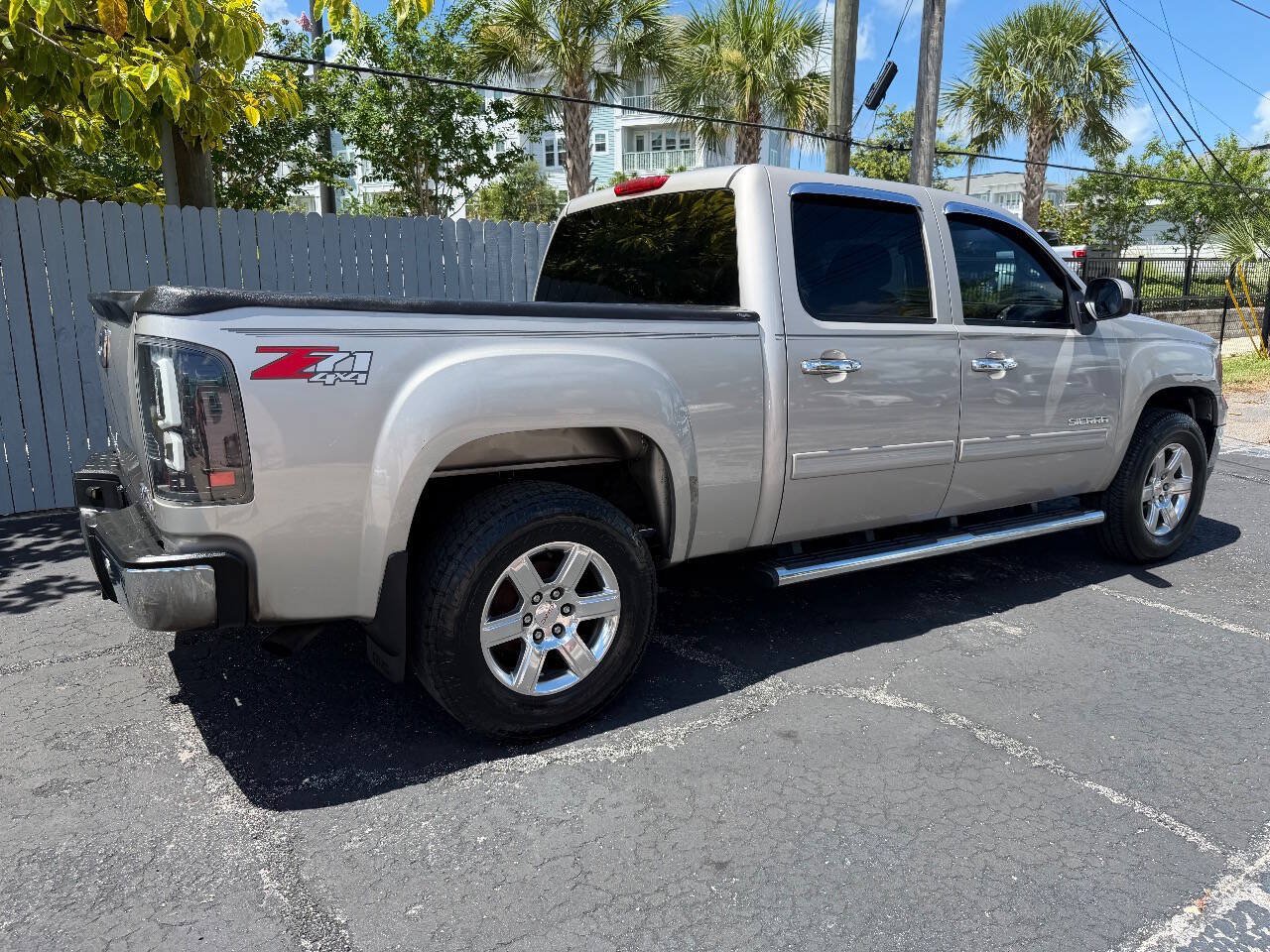 Used 2009 GMC Sierra 1500 SLT w/ Suspension Package, Off-Road AWD/4WD image 3