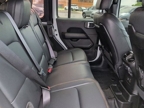 Used 2024 Jeep Wrangler Unlimited Sahara w/ Technology Group AWD/4WD image 8