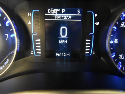 Used 2023 Chrysler Voyager LX FWD image 31