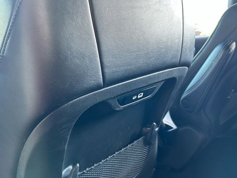 Used 2025 Chrysler Pacifica Limited image 44