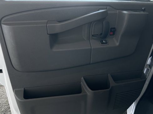 Used 2024 GMC Savana 2500 w/ Driver Convenience Package image 15