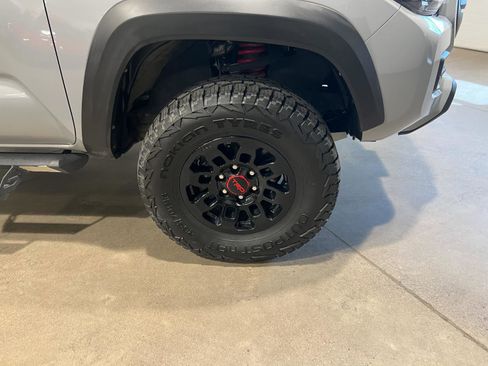 Used 2017 Toyota Tacoma TRD Pro image 37