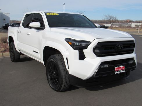 Used 2024 Toyota Tacoma SR5 image 4