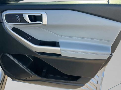 Used 2022 Ford Explorer XLT w/ Equipment Group 202A image 15