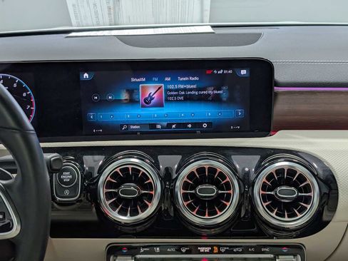 Used 2023 Mercedes-Benz CLA 250 4MATIC image 19