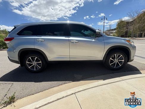 Used 2019 Toyota Highlander XLE AWD/4WD image 10