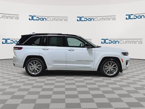 Used 2023 Jeep Grand Cherokee Summit AWD/4WD image 9