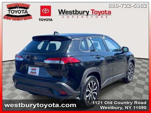 Used 2023 Toyota Corolla Cross S image 7