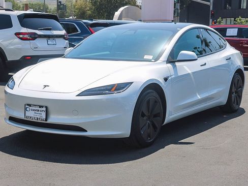 Used 2025 Tesla Model 3 Long Range RWD image 3