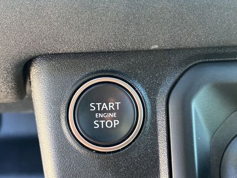 Used 2023 Land Rover Defender 130 X-Dynamic SE image 35