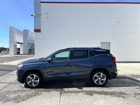 Used 2018 GMC Terrain SLT w/ Infotainment Package II AWD/4WD image 2