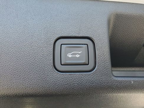 Used 2026 Chevrolet Equinox EV LT image 9