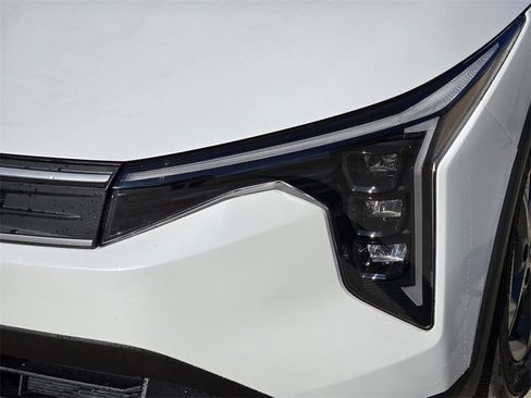 New 2025 Kia K4 LXS image 6