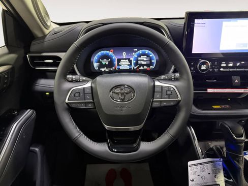 New 2026 Toyota Highlander Limited AWD/4WD image 15