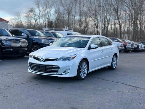 Used 2015 Toyota Avalon Limited image 3