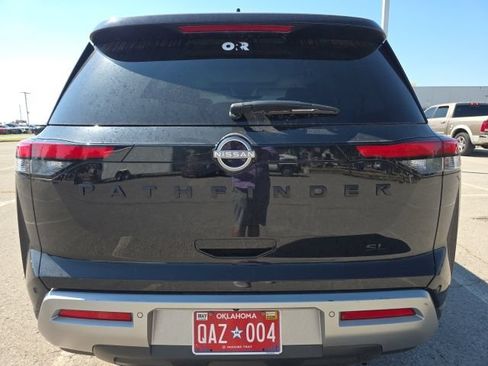 Used 2024 Nissan Pathfinder SL w/ SL Premium Package FWD image 4