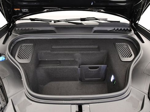 Certified 2025 Porsche Macan Electric image 12