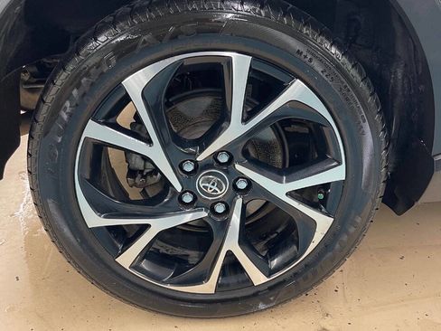 Used 2019 Toyota C-HR XLE image 11