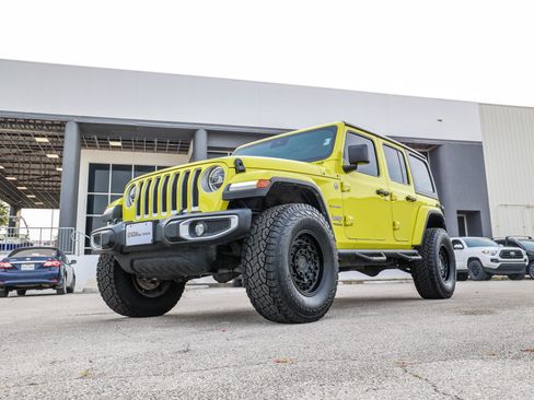 Used 2022 Jeep Wrangler Unlimited Sahara w/ LED Lighting Group AWD/4WD image 3
