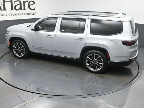 Used 2022 Jeep Wagoneer Series III w/ Premium Group I AWD/4WD image 44