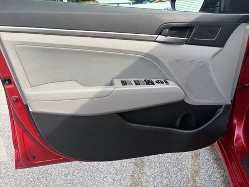 Used 2018 Hyundai Elantra SEL FWD image 19