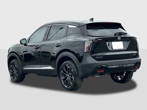 New 2026 Nissan Kicks SR FWD image 2