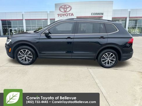 Used 2019 Volkswagen Tiguan SE w/ Panoramic Sunroof Package AWD/4WD image 3