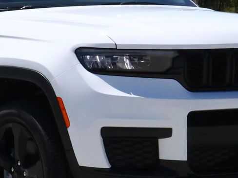 Used 2023 Jeep Grand Cherokee L Altitude image 8