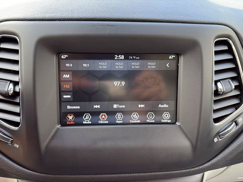 Used 2020 Jeep Compass Latitude AWD/4WD image 15