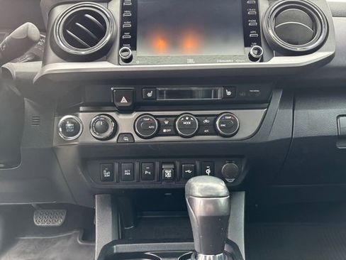 Used 2020 Toyota Tacoma TRD Off-Road w/ TRD Premium Off Road Package image 11