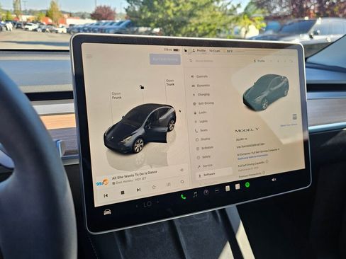 Used 2024 Tesla Model Y Long Range RWD image 39