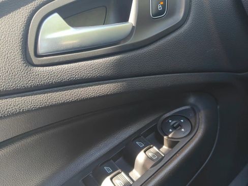 Used 2017 Ford Escape SE w/ Equipment Group 201A FWD image 12