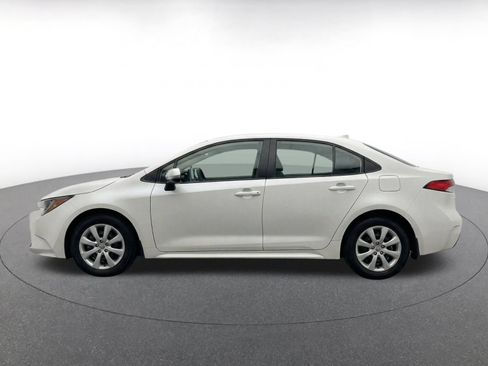 Used 2025 Toyota Corolla LE FWD image 4
