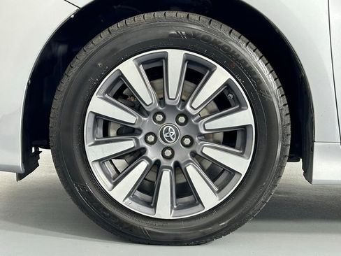 Used 2018 Toyota Sienna XLE Premium image 38