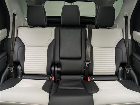 New 2026 Land Rover Discovery Limited Edition AWD/4WD image 17